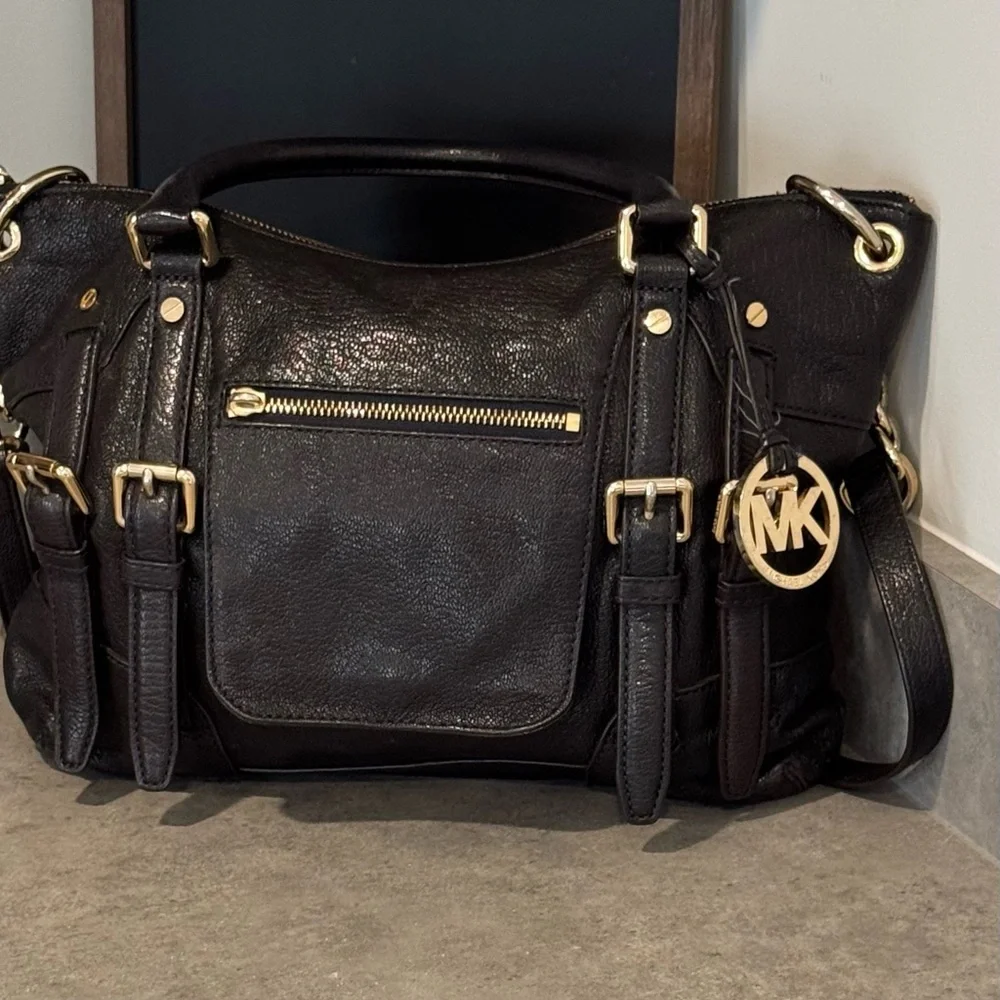 Michael Kors McGraw Slim Leather Satchel in Black with Gold Hardware! GUC!! - Picture 1 of 9